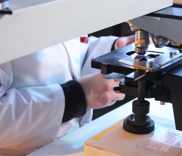 microscope-4996904_1920